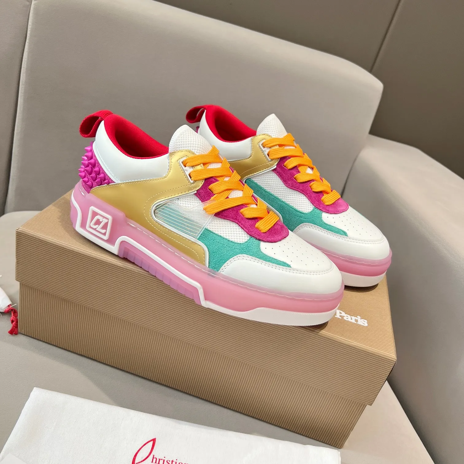 Men's shoes 💰700 🌹🌹🌹̋ Wang Junkai Yang Mi Xu Kai Zhang Jingyi Ding Chengxin Chen Muchi Wang Ziyi Same style Christian Louboutin 2024 [New product] ASTROLOUBI unisex thick-soled sports shoes red-soled shoes perfectly integrate fashion and sports, The fabrics are made of luxurious calfskin, soft suede, smooth satin and laminated leather, and the back is decorated with classic rivets. The interior is blended with a knitted tongue for added durability, breathability and quick-drying comfort. The outsole is made of a combination of EVA foam and imported rubber, and the colorful CL iconic letters on the side of the outsole show the brand's unique style. It is a ceiling-level comfortable skate shoe! ! !  Men's size 39--45. Women's size 35--40